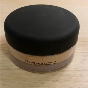 MAC Cosmetics Makeup - Mac mineralize foundation loose in Medium MAC Cosmetics Makeup - Mac mineralize foundation loose in Medium